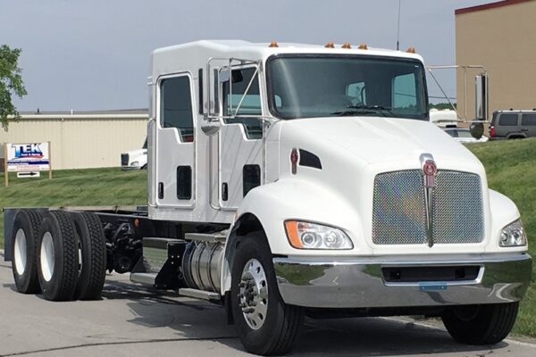Bolt-52in-crew-cab-Kenworth-T370_1540 Bolt-52in-crew-cab-Kenworth-T370_1540