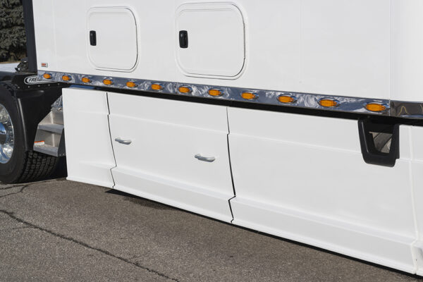 Bolt_150_inch_Platinum_Series_Sleeper_Flirt_Skirt_closed Bolt_150_inch_Platinum_Series_Sleeper_Flirt_Skirt_closed