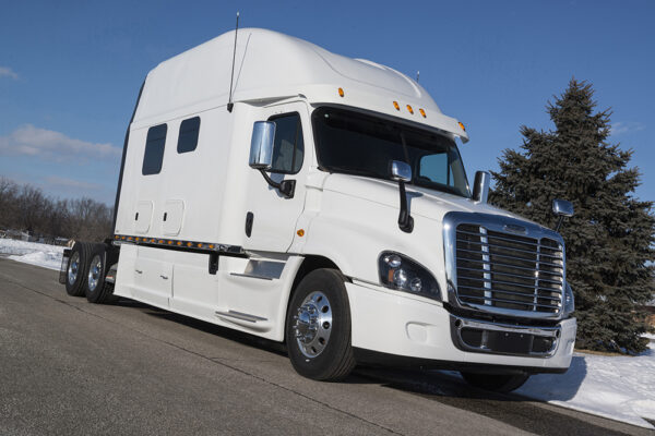 Bolt_150_inch_Platinum_Series_Sleeper_exterior Bolt_150_inch_Platinum_Series_Sleeper_exterior