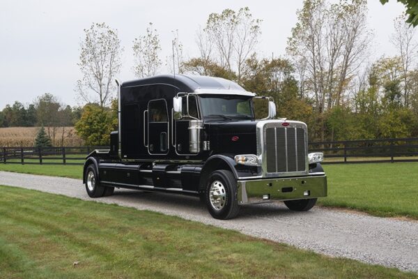 Bolt_Peterbilt_custom_crew_cab_ultra_exterior5 Bolt_Peterbilt_custom_crew_cab_ultra_exterior5