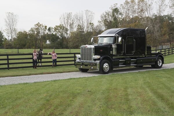 Bolt_Peterbilt_custom_crew_cab_ultra_exterior_Bolt_Girls_fence Bolt_Peterbilt_custom_crew_cab_ultra_exterior_Bolt_Girls_fence