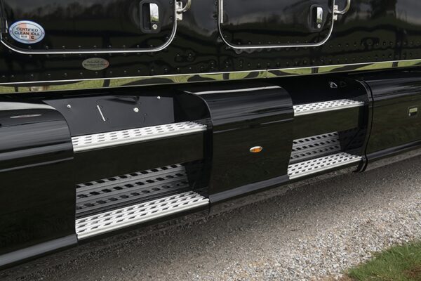 Bolt_Peterbilt_custom_crew_cab_ultra_exterior_antiskid Bolt_Peterbilt_custom_crew_cab_ultra_exterior_antiskid