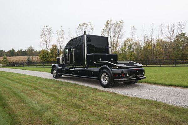 Bolt_Peterbilt_custom_crew_cab_ultra_exterior_back Bolt_Peterbilt_custom_crew_cab_ultra_exterior_back