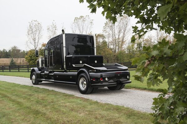 Bolt_Peterbilt_custom_crew_cab_ultra_exterior_back2 Bolt_Peterbilt_custom_crew_cab_ultra_exterior_back2