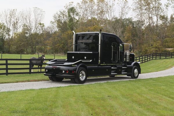 Bolt_Peterbilt_custom_crew_cab_ultra_exterior_back3 Bolt_Peterbilt_custom_crew_cab_ultra_exterior_back3