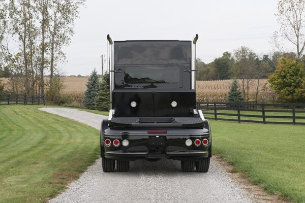 Bolt_Peterbilt_custom_crew_cab_ultra_exterior_backend Bolt_Peterbilt_custom_crew_cab_ultra_exterior_backend
