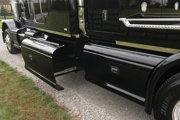 Bolt_Peterbilt_custom_crew_cab_ultra_exterior_side_drawer Bolt_Peterbilt_custom_crew_cab_ultra_exterior_side_drawer