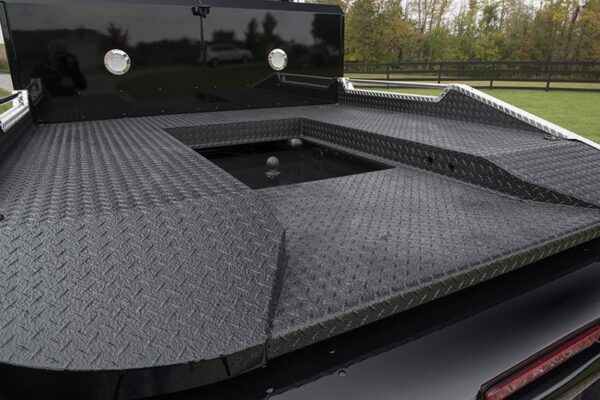 Bolt_Peterbilt_custom_crew_cab_ultra_exterior_tow_body Bolt_Peterbilt_custom_crew_cab_ultra_exterior_tow_body