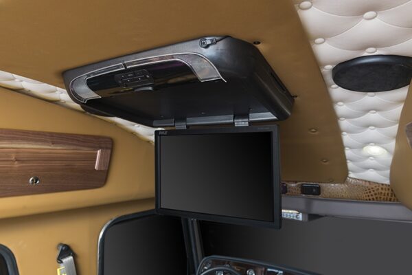 Bolt_Peterbilt_custom_crew_cab_ultra_interior_TV Bolt_Peterbilt_custom_crew_cab_ultra_interior_TV