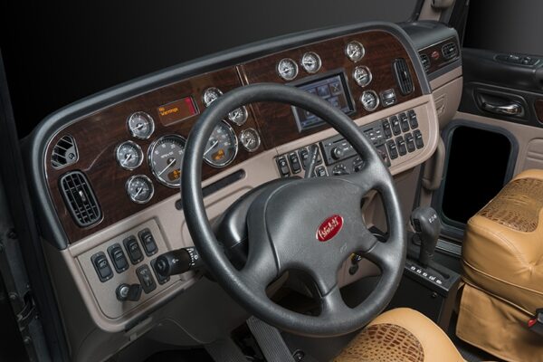 Bolt_Peterbilt_custom_crew_cab_ultra_interior_dash Bolt_Peterbilt_custom_crew_cab_ultra_interior_dash