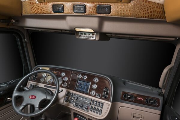 Bolt_Peterbilt_custom_crew_cab_ultra_interior_dash2 Bolt_Peterbilt_custom_crew_cab_ultra_interior_dash2