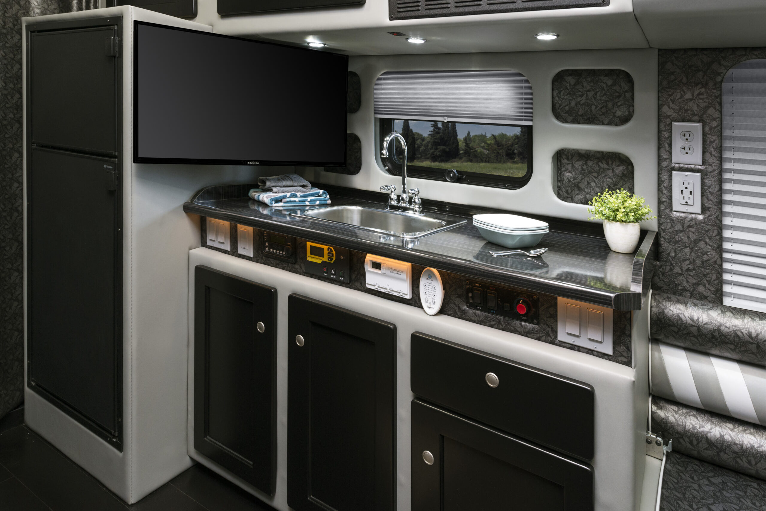 3Bolt_150_inch_Platinum_Series_sleeper_orange_truck_kitchen